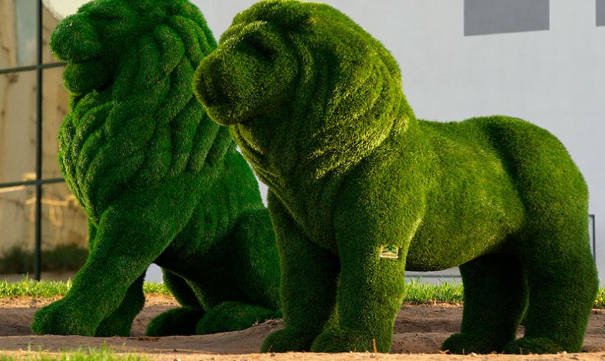 Две фигуры львов появились в Витебске у торгового центра &laquo;Беларусь&raquo;.