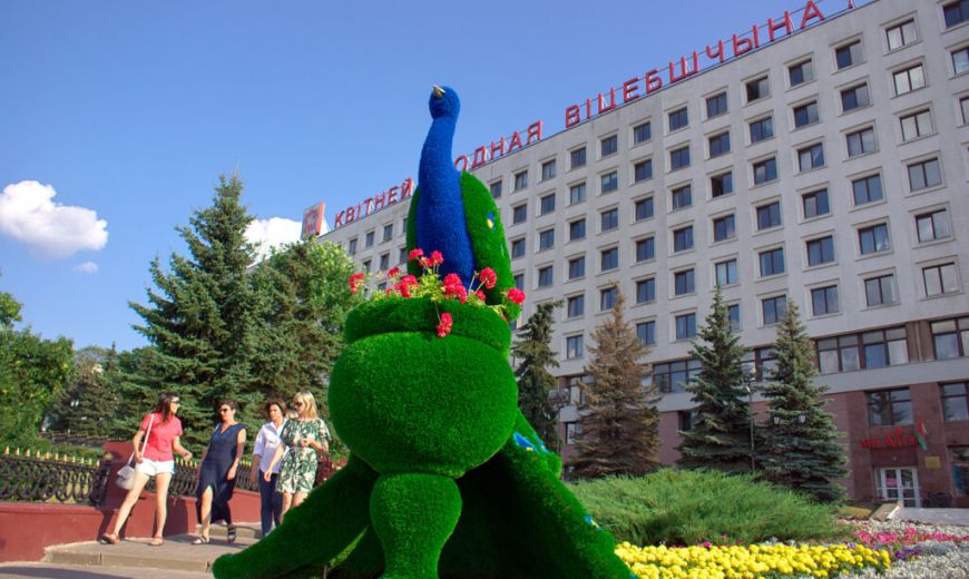 Две новые фигуры установили перед летним амфитеатром в Витебске