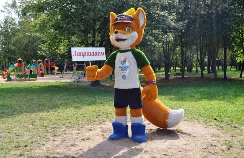 В Севастопольском парке появились новые лавочки, урны и Лесик